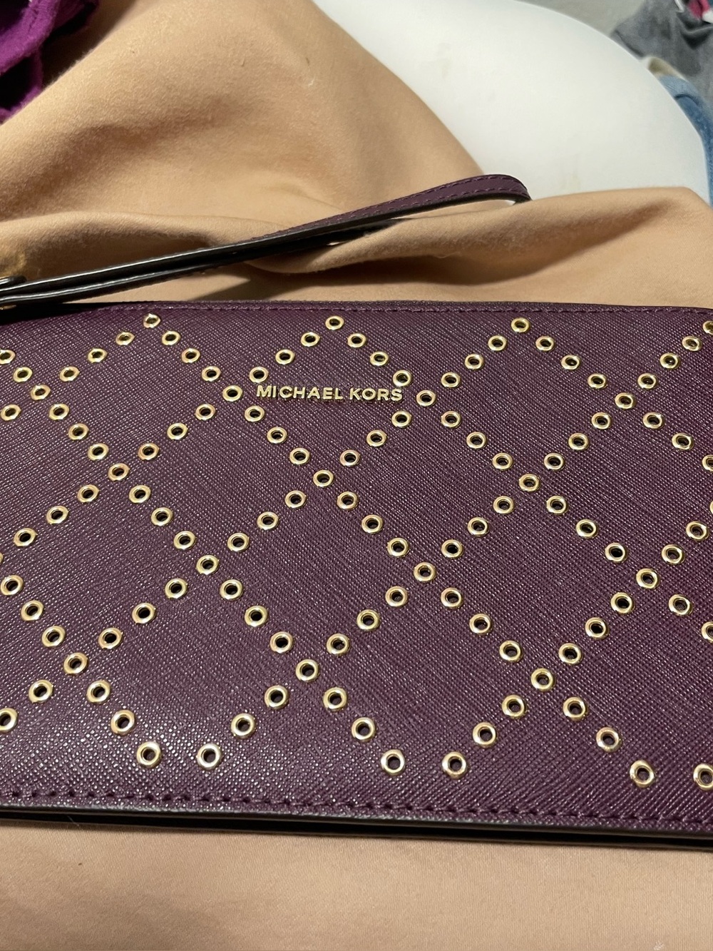 MICHAEL KORS  Brooklyn Plum Wristlet with Gold Eyelet Detail